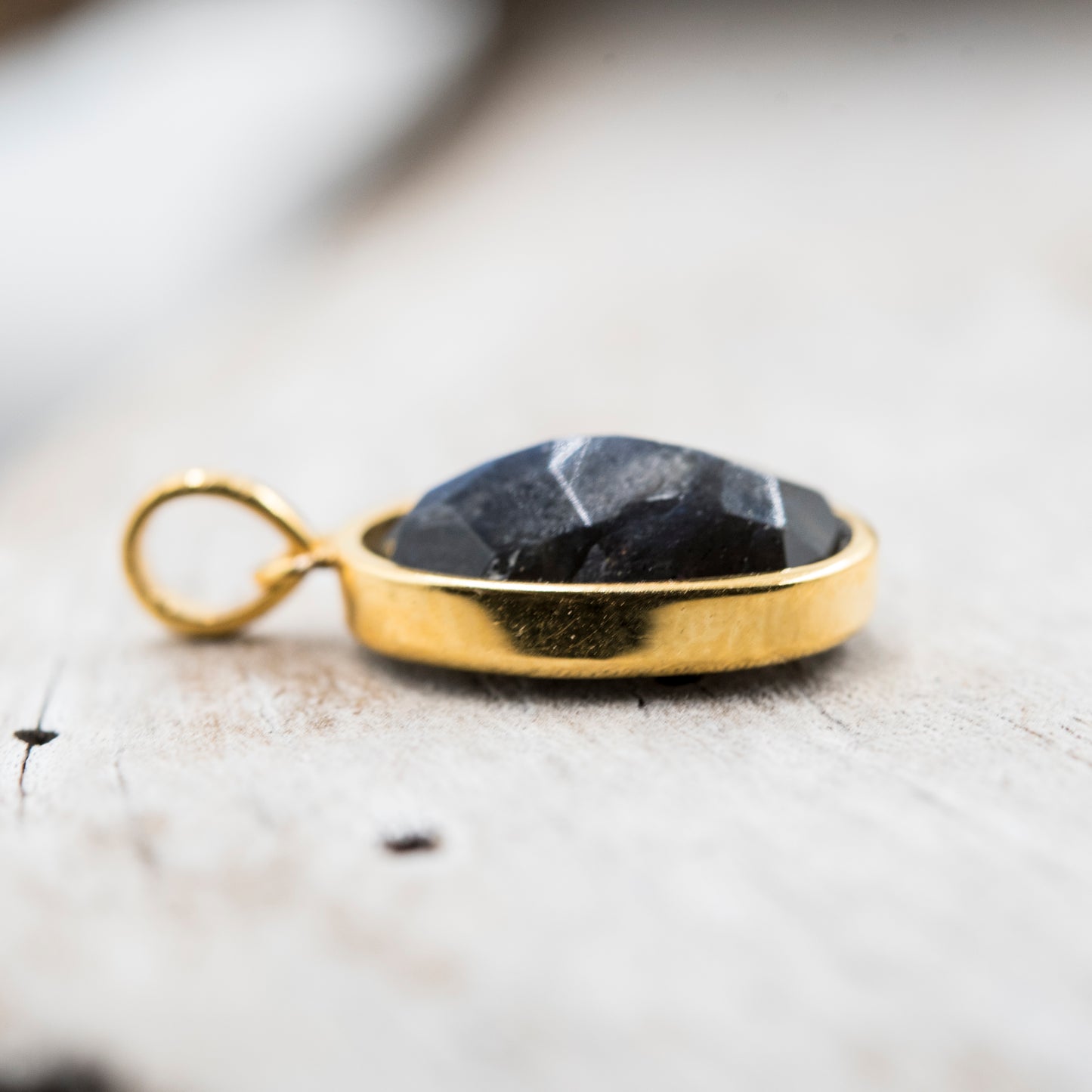 14 Karat Gold | Labradorite Pendant