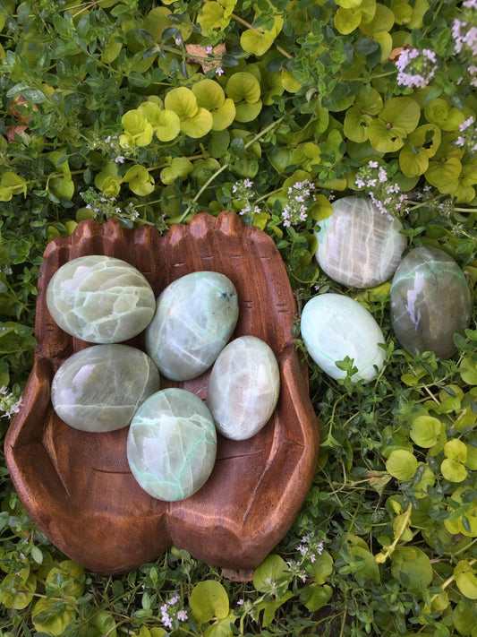 Garnierite Palm Stones