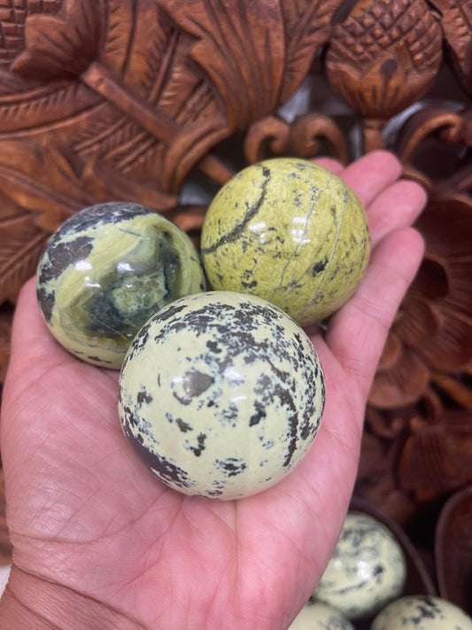 Infinite Serpentine Spheres
