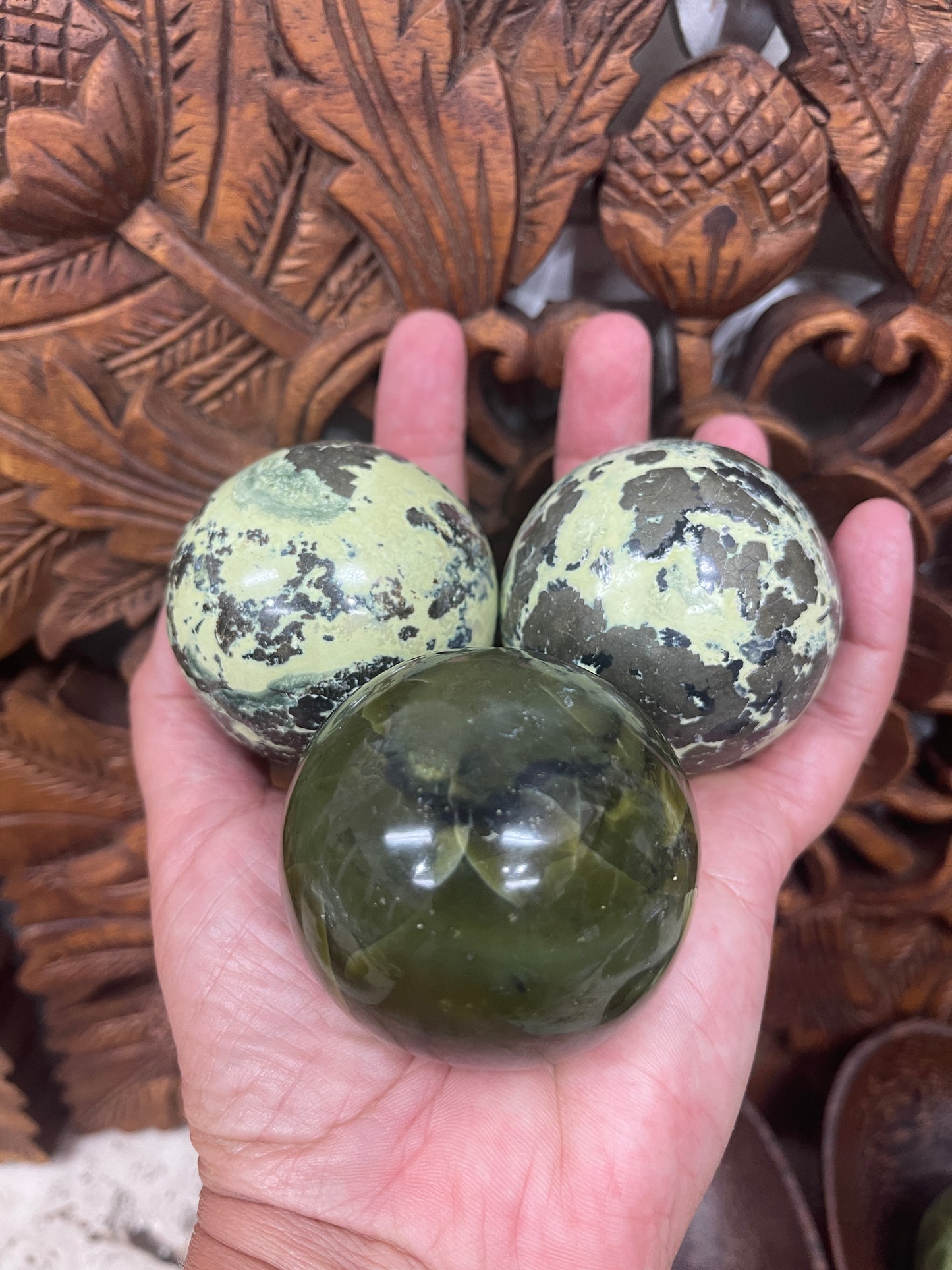 Infinite Serpentine Spheres