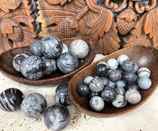 Network Stone Spheres
