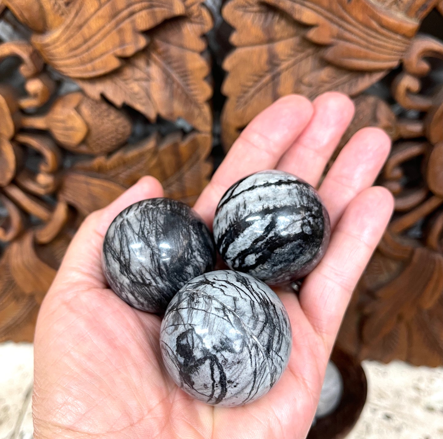 Network Stone Spheres