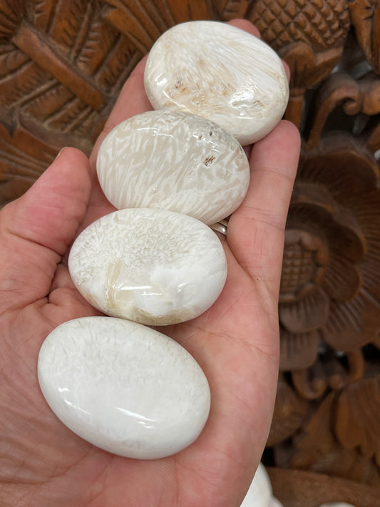 Scolecite Palm Stone