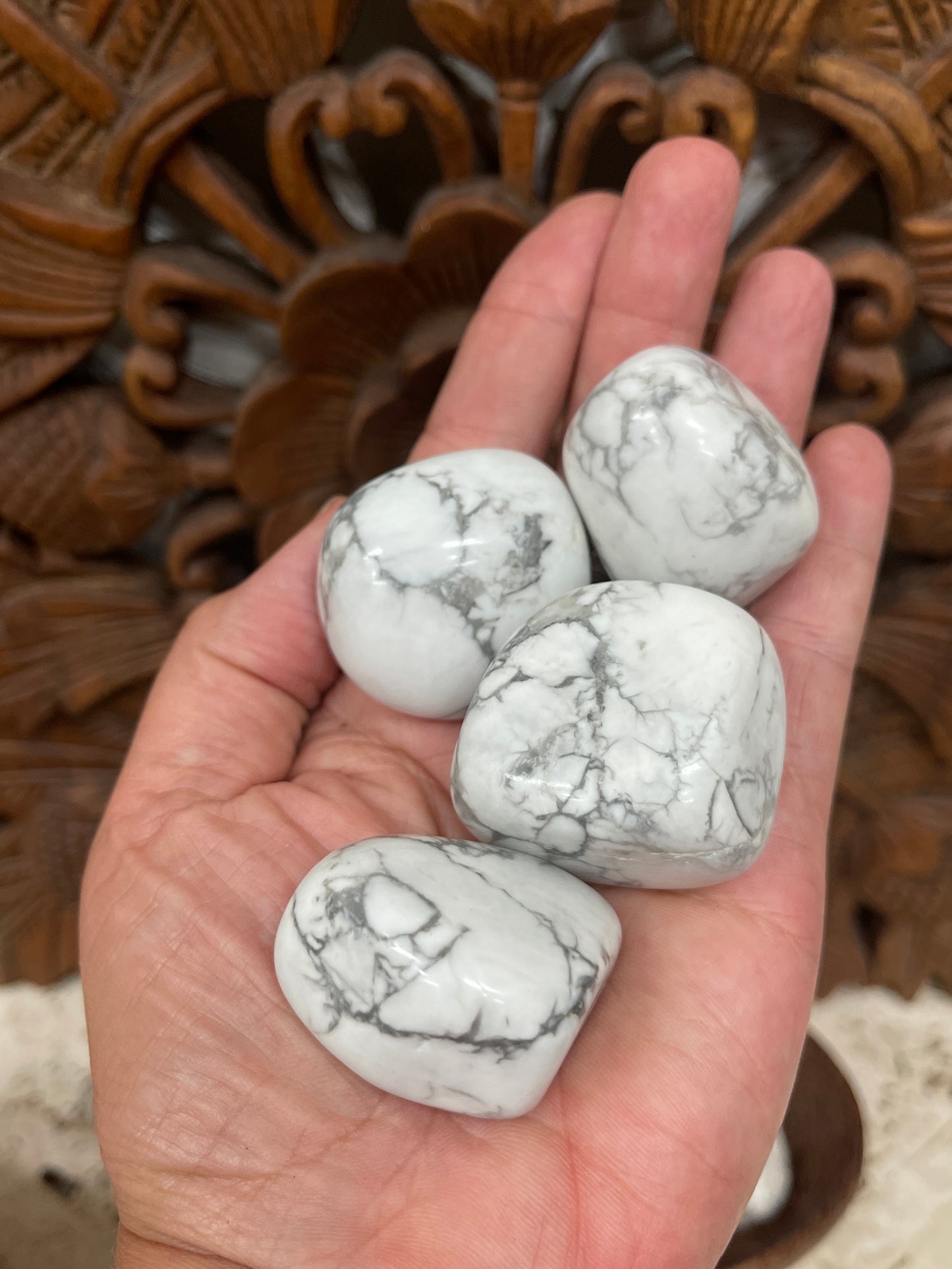 Howlite Tumbles
