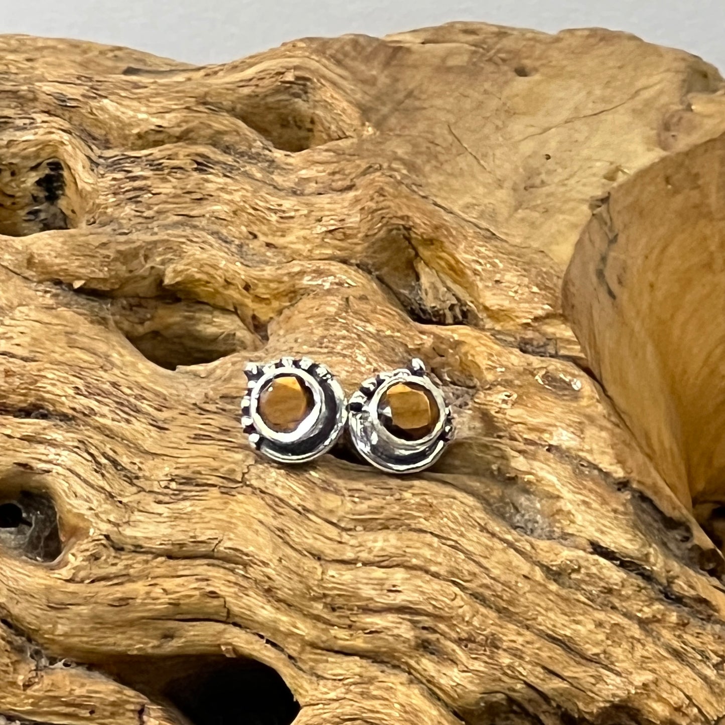 Mehindi Round Faceted Stud Earrings | 4mm