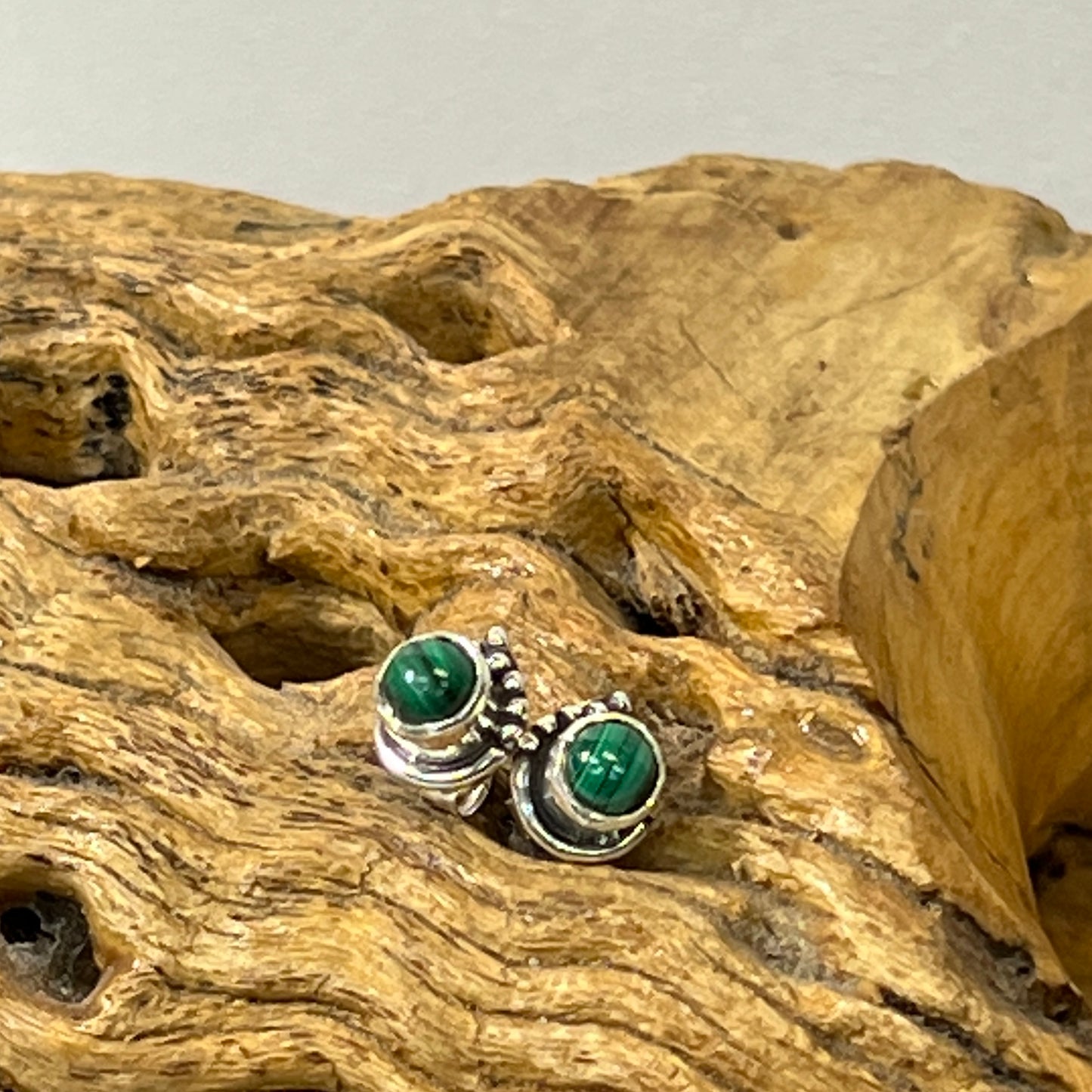 Mehindi Round Stud Earrings | 4mm
