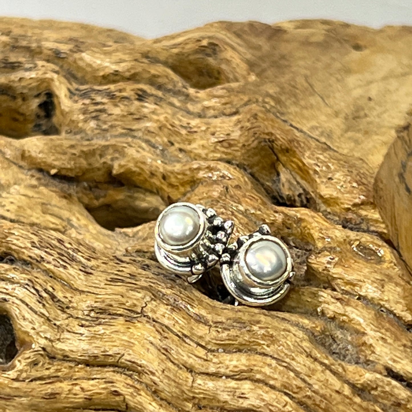 Mehindi Round Stud Earrings | 4mm