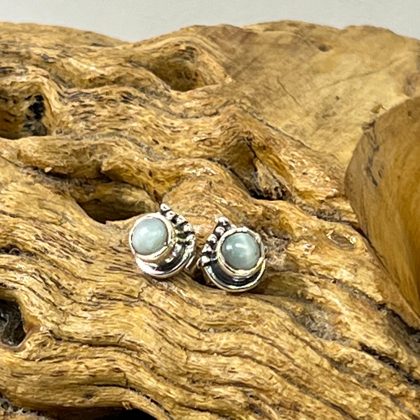 Mehindi Round Stud Earrings | 4mm