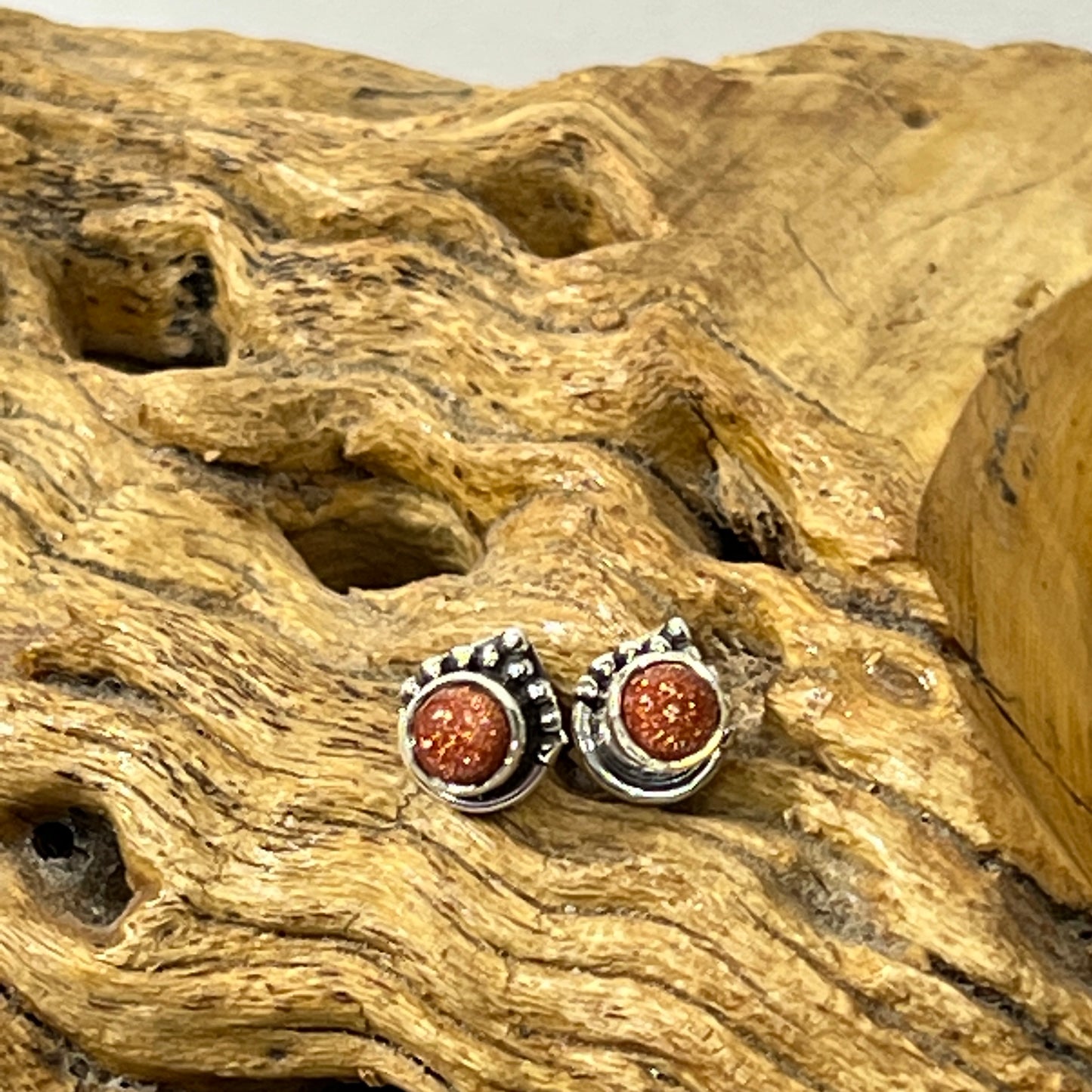 Mehindi Round Stud Earrings | 4mm