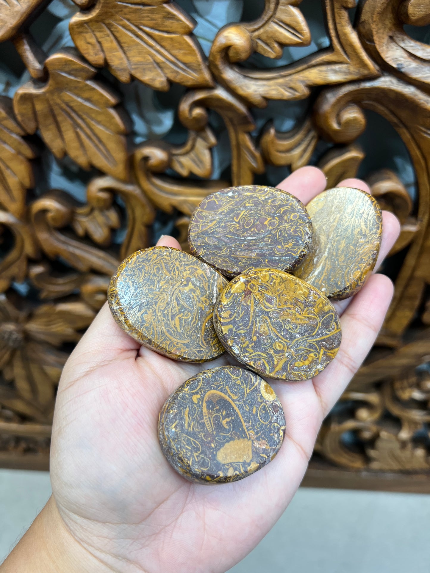 Mariam Stone Large Flat Palm Stones