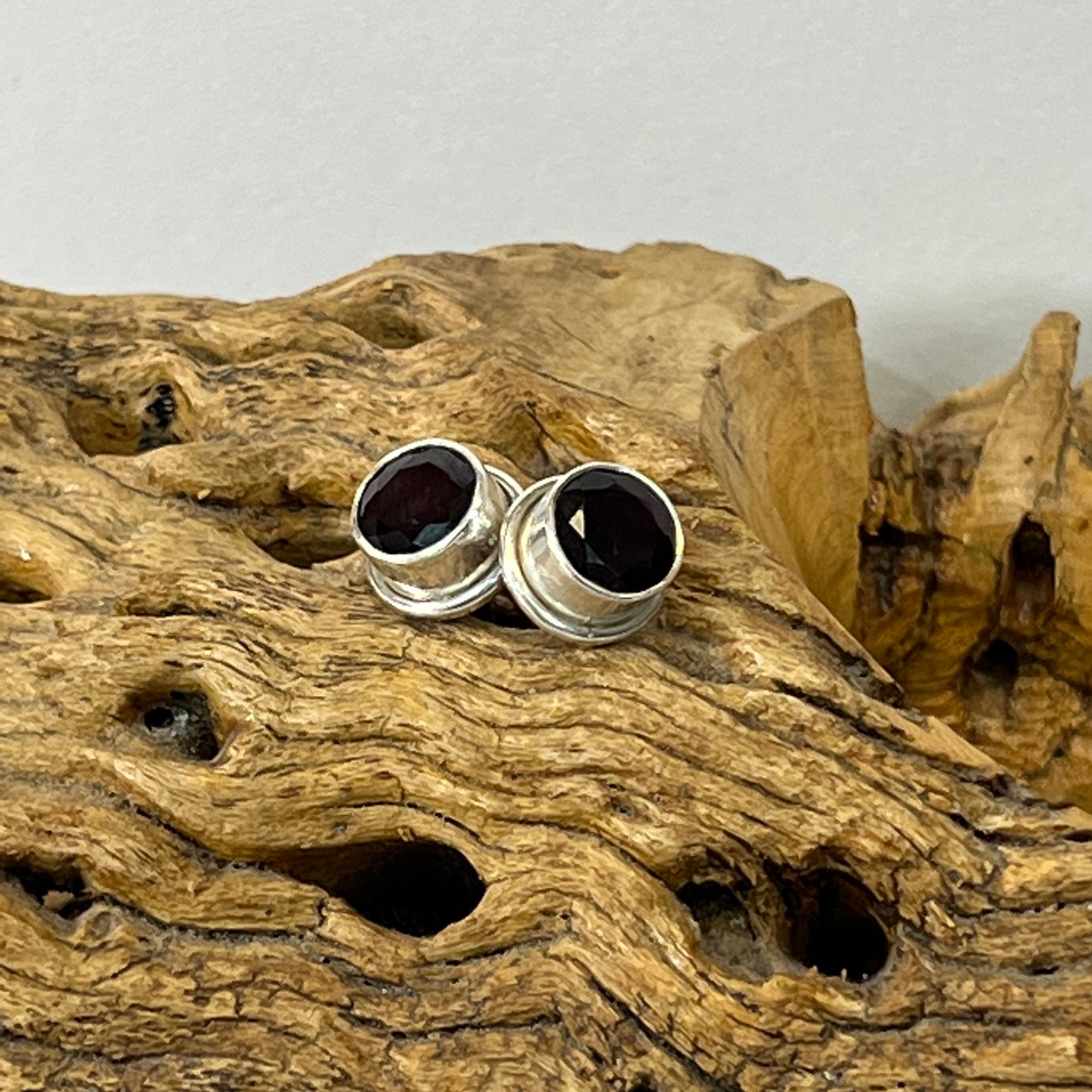 8mm Round Faceted Studs Earrings