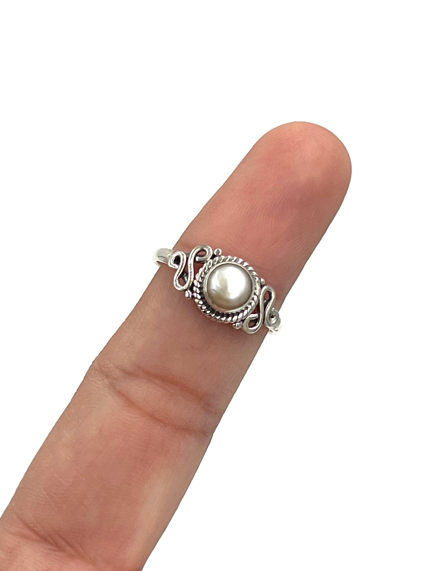 Circle Pearl Ring