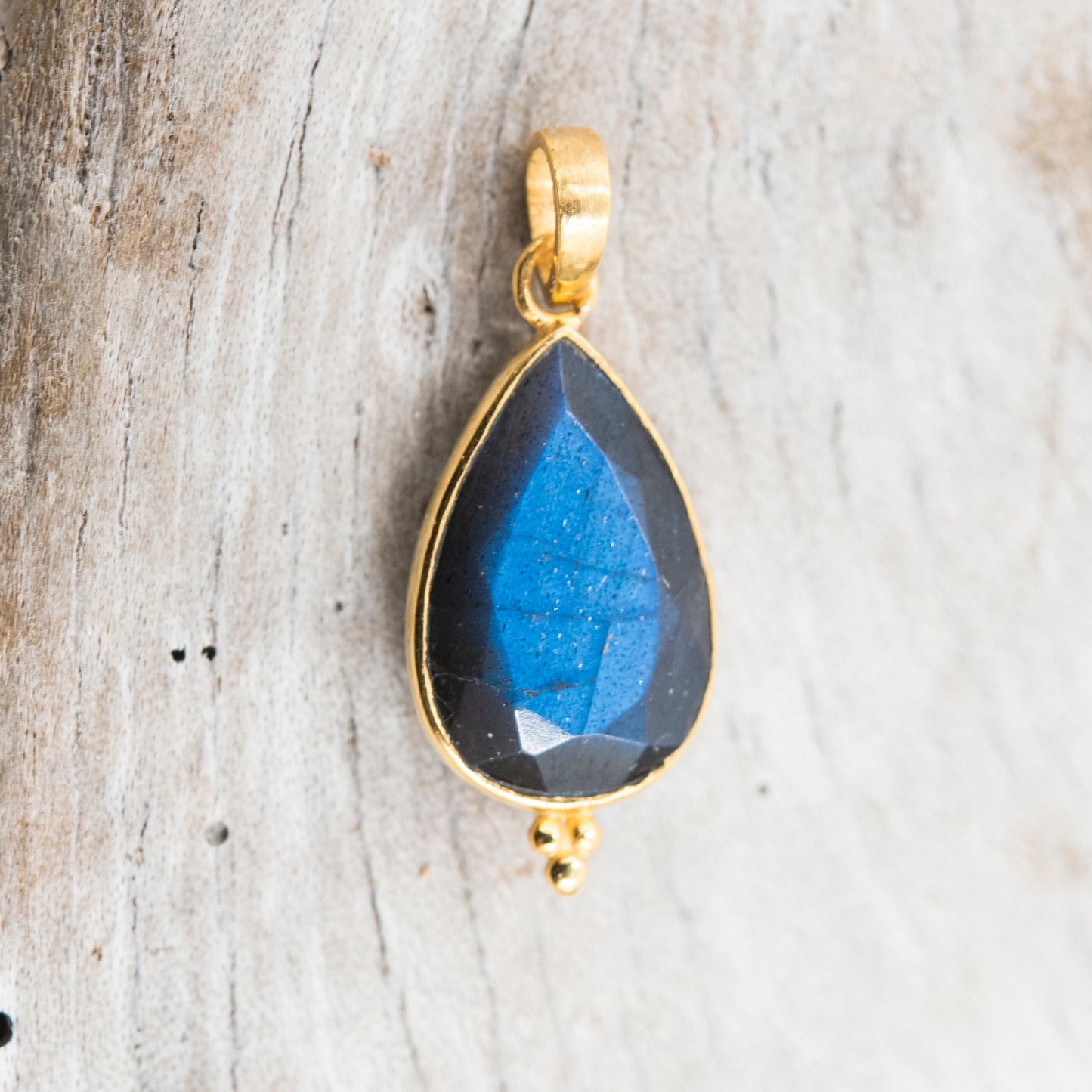 14 Karat Gold | Labradorite Pendant