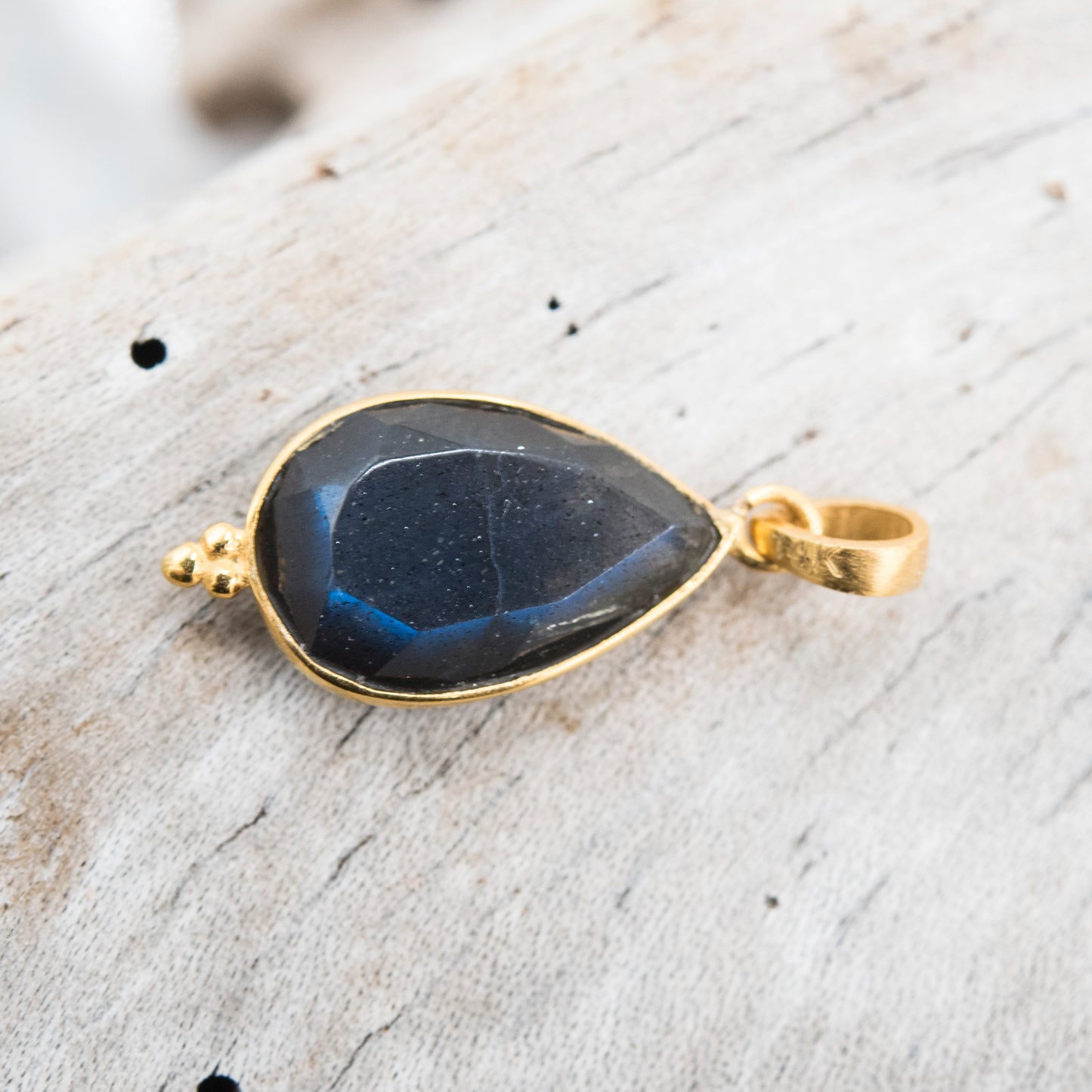 14 Karat Gold | Labradorite Pendant