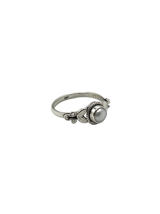 Leaf Filigree Gemstone Rings
