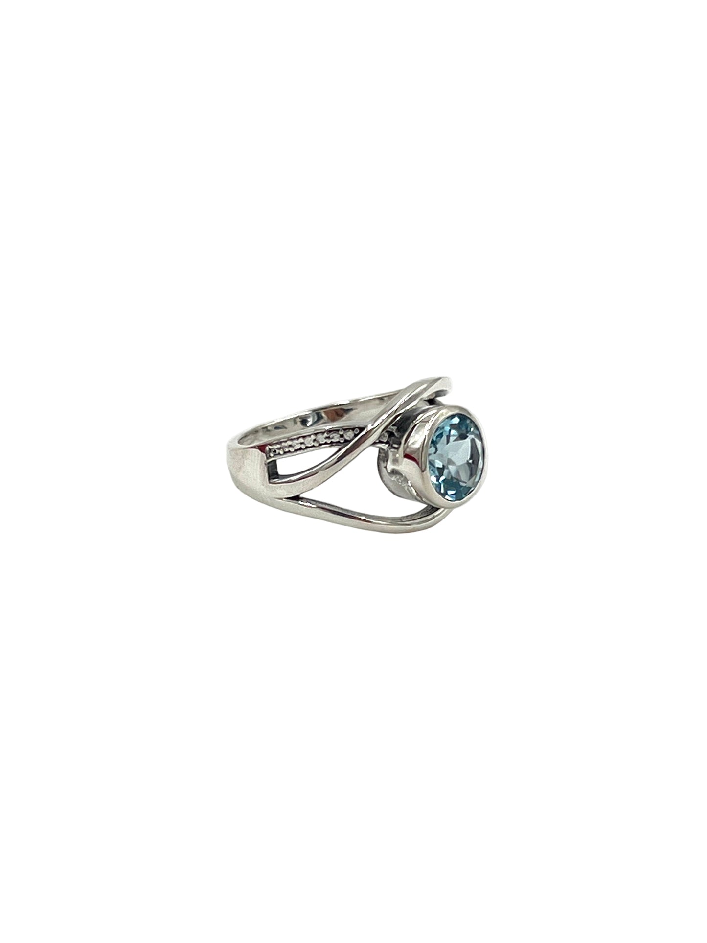 Wavy Blue Topaz Ring