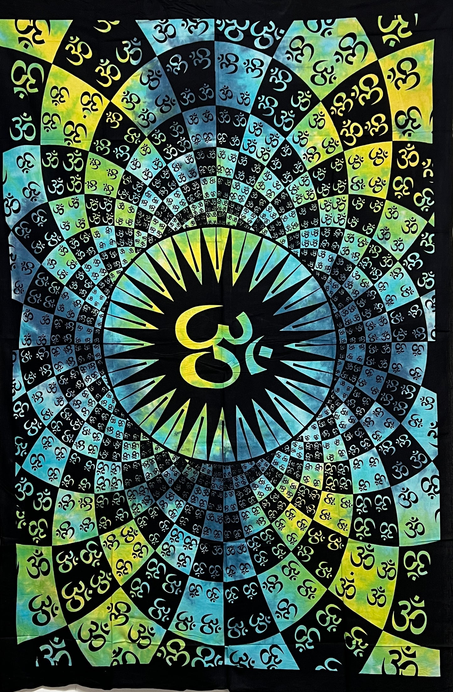 Om Checkered Tapestries | 4 Colors
