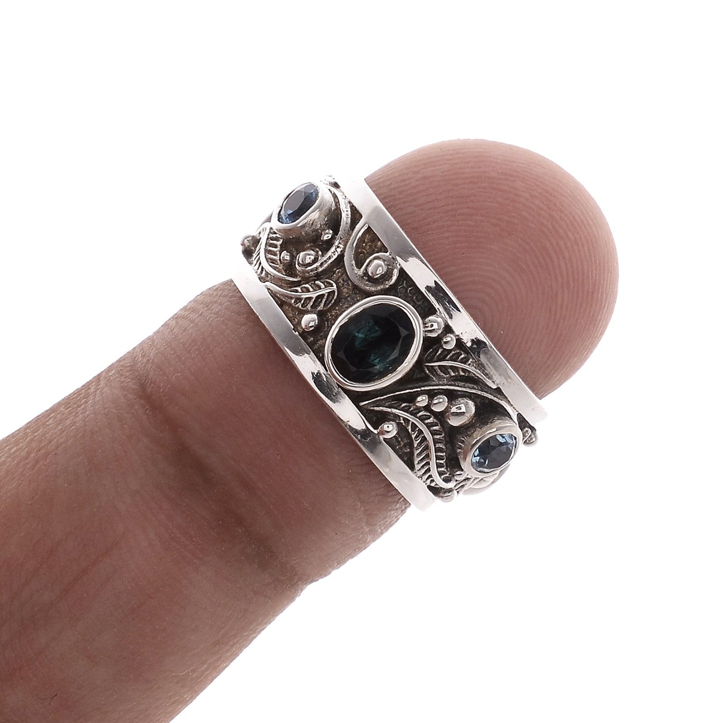Beautifully Detailed Sterling Silver Vine Ring