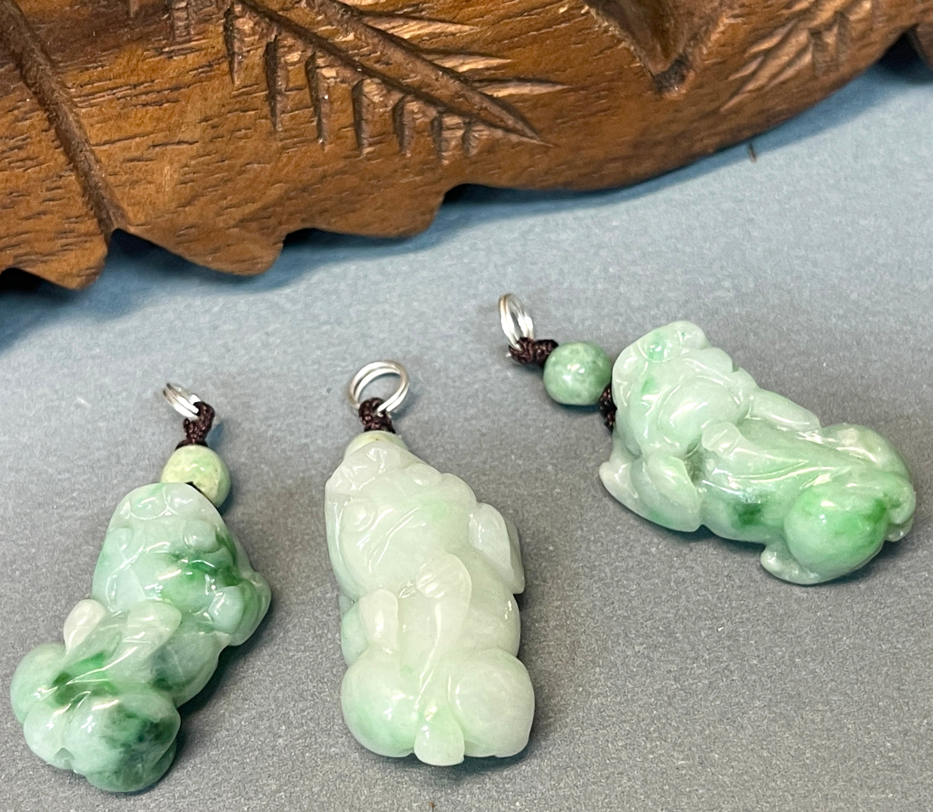 Jade dog deals pendant