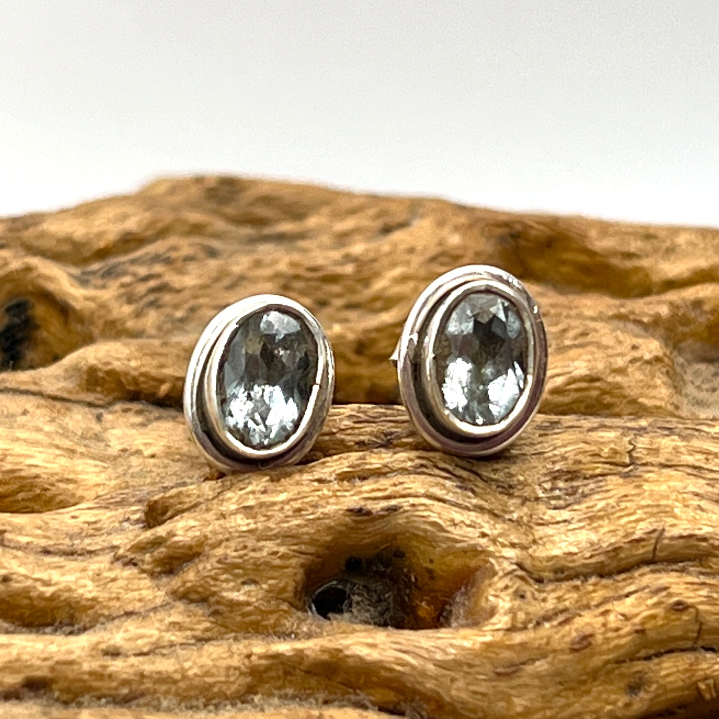 Oval Faceted Studs Earrings 6mm