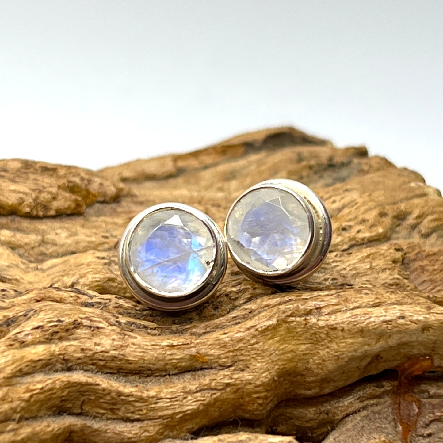 8mm Round Faceted Studs Earrings