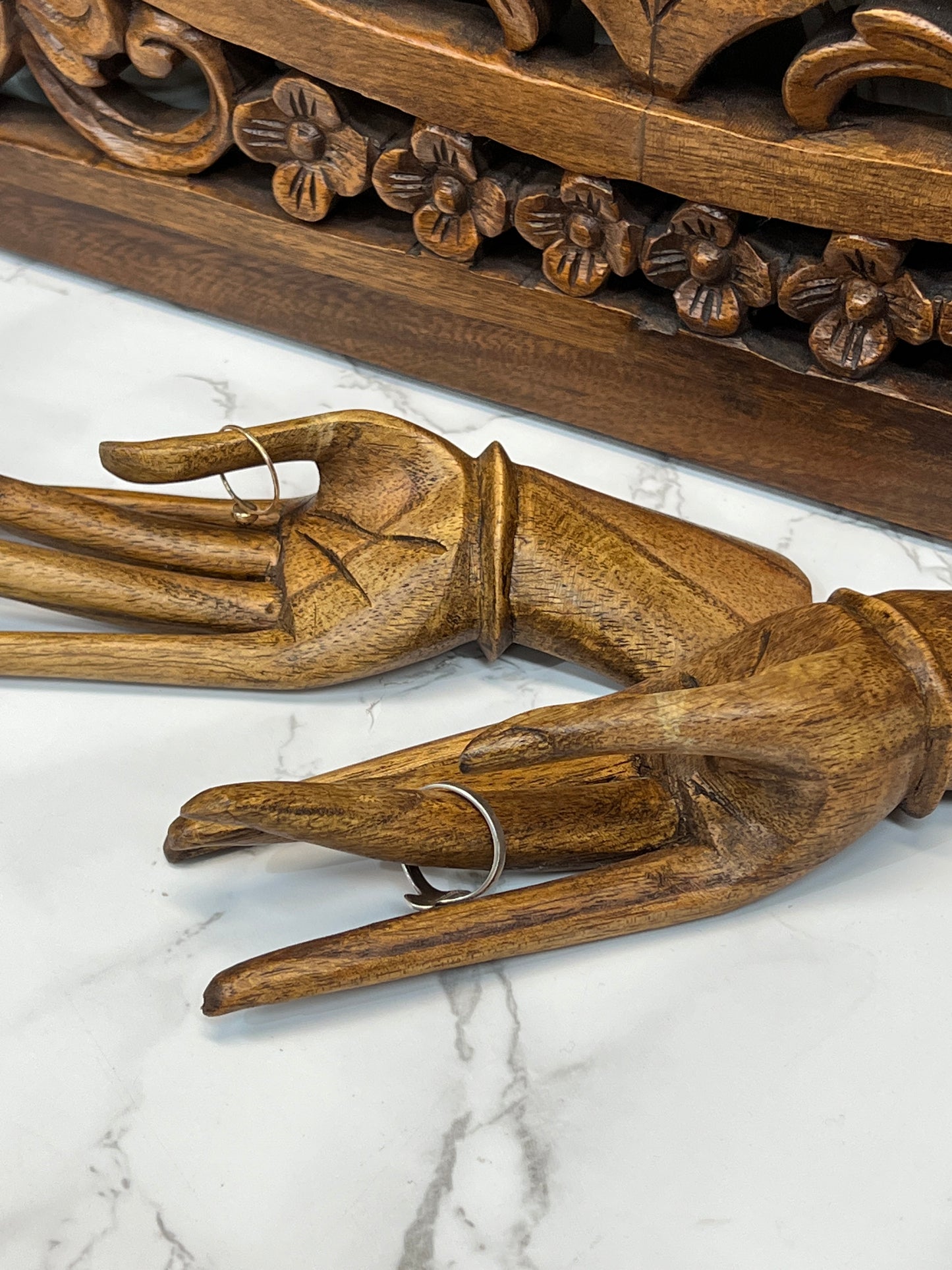 Resting Double Hand Statues