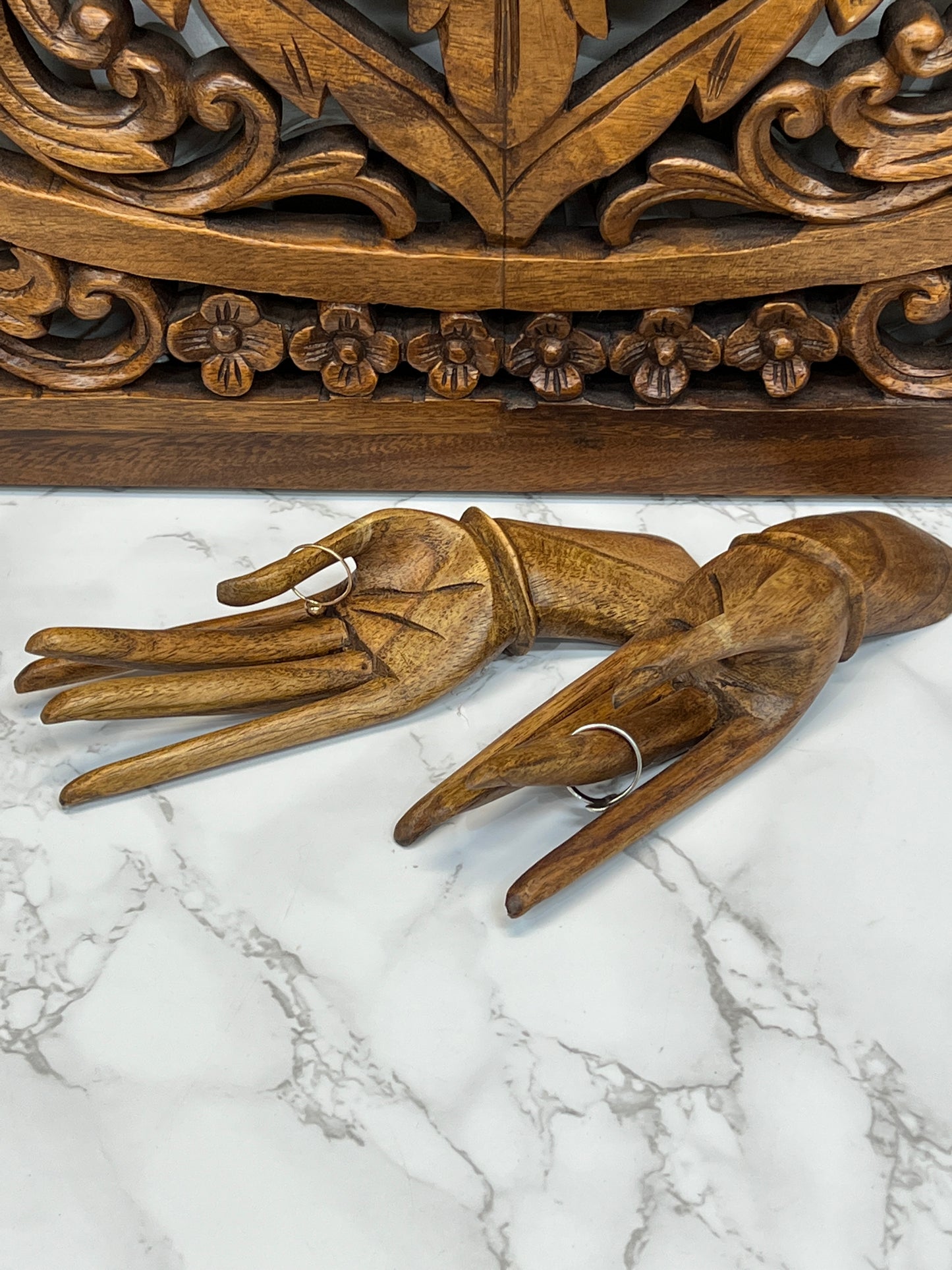 Resting Double Hand Statues